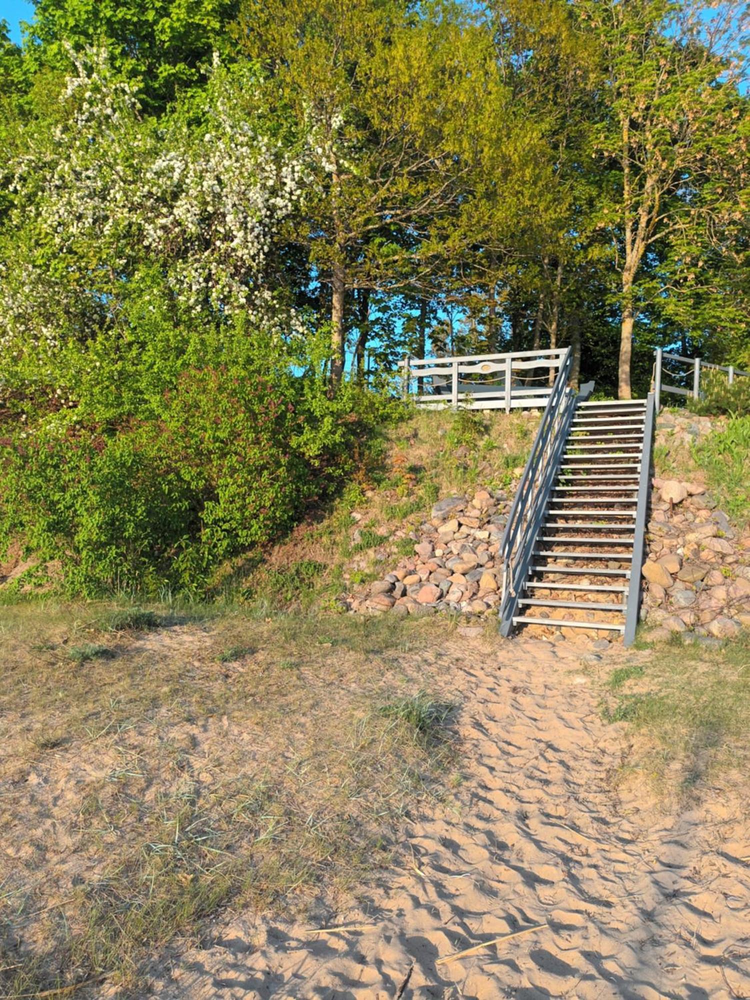Viesu Nams Juras Bura Hotel Tūja Exterior foto